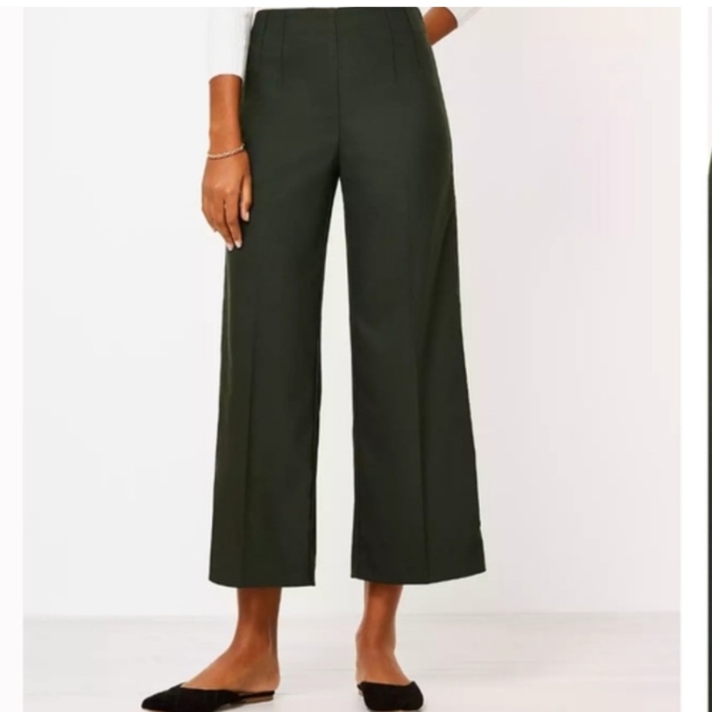 LOFT Wide Leg Crop Pants Side Zip Size 4 Green